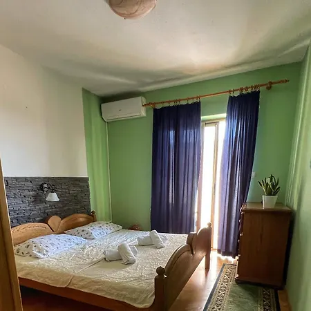 Apartment Mia Palit